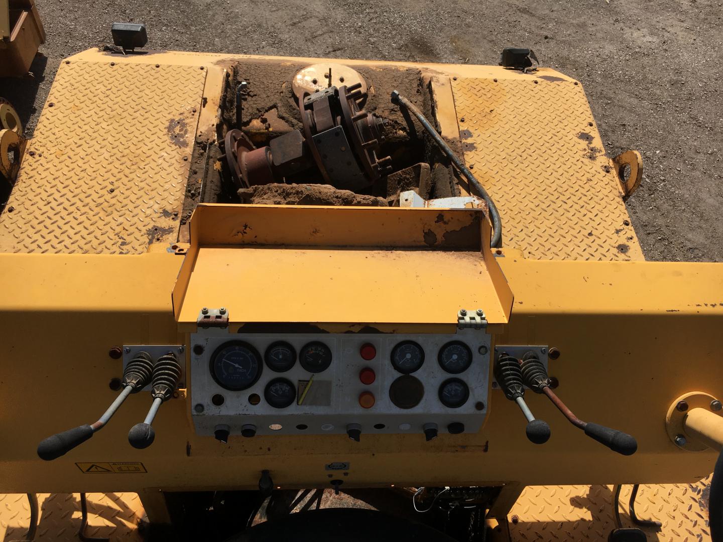 ./imagenes/INVOICE/2019/16939/COMPACTADOR NEUMATICO PARA PARTES DYNAPAC CP271 (23).JPG